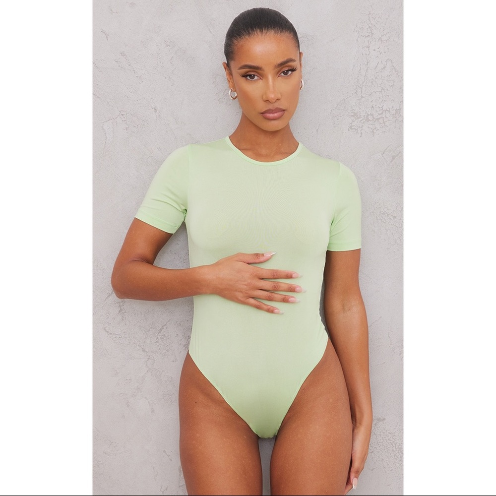 Green slinky short sleeve bodysuit💚